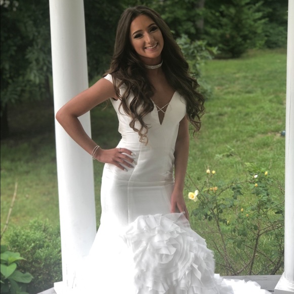 PROM/WEDDING DRESS - Picture 3 of 3